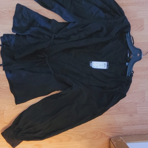 Black wrap around blouse - Picture 9 of 10